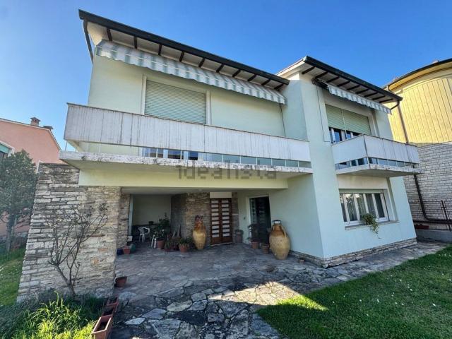 Case e ville in vendita di 306 m² in Via Giovanni Sercambi