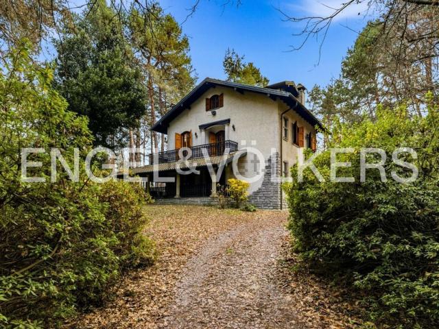 Case e ville in vendita di 306 m² in Via delle Querce
