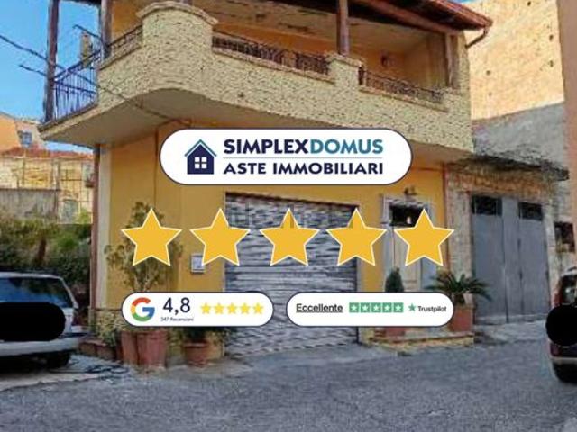 Case e ville in vendita di 306 m² in Via Siris