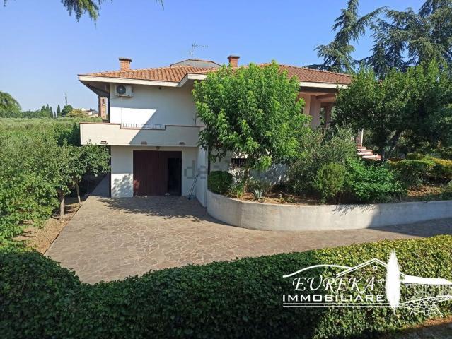 Case e ville in vendita di 306 m² in Via Piemonte