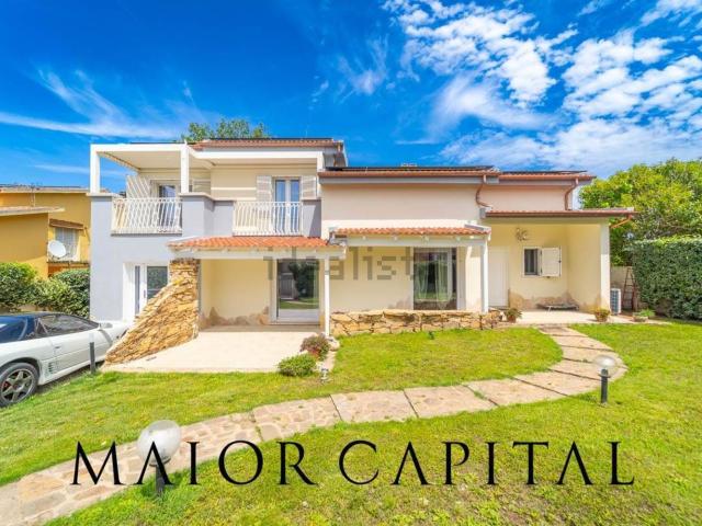 Case e ville in vendita di 306 m² in Via Tre Venezie, 73