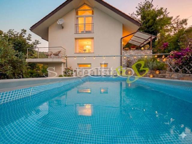 Case e ville in vendita di 306 m² in Strada della Villa