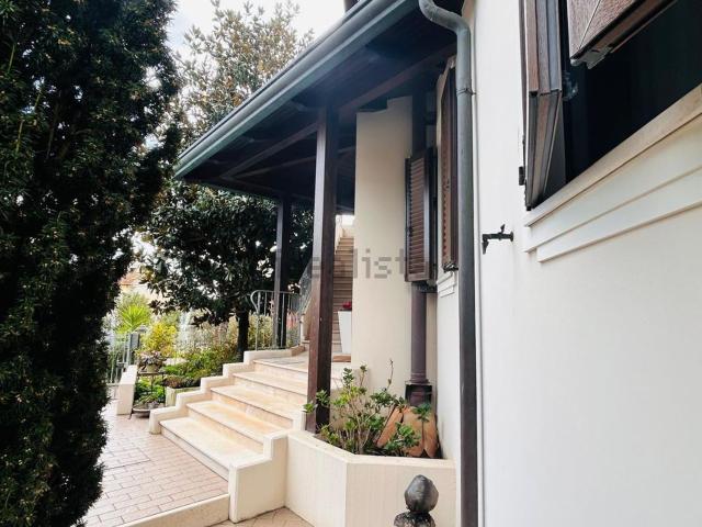 Case e ville in vendita di 307 m²