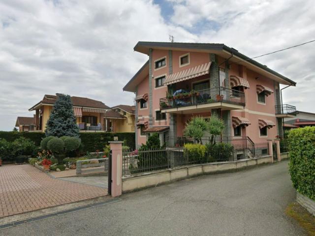 Case e ville in vendita di 307 m² in Via Cave