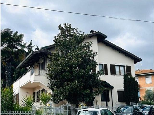 Case e ville in vendita di 307 m² in Via Po