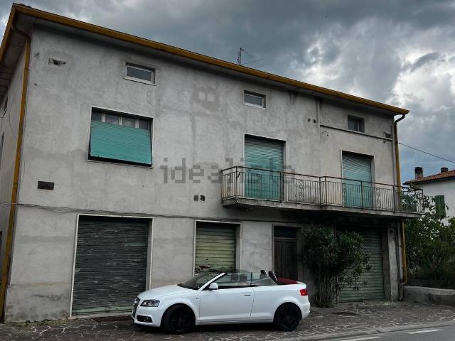 Case e ville in vendita di 307 m² in Via Roma