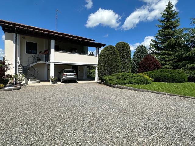 Case e ville in vendita di 307 m² in Strada Comunale Viola