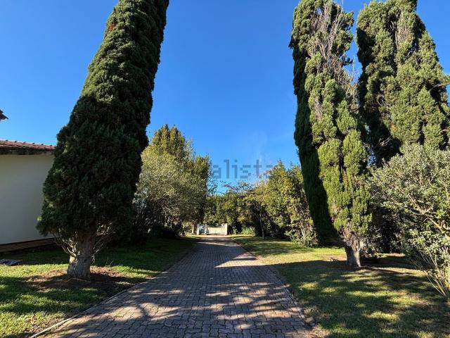 Case e ville in vendita di 307 m² in Strada Nascosa