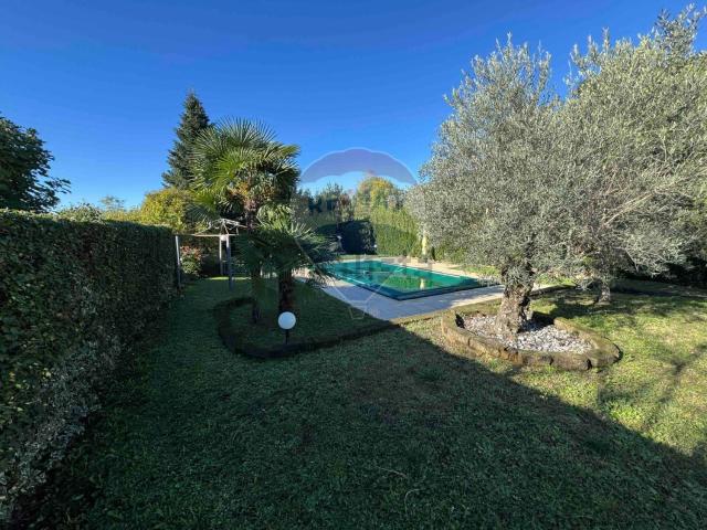 Case e ville in vendita di 308 m² in Via Alessandro Manzoni, 24
