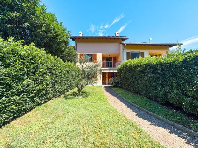 Case e ville in vendita di 308 m² in Via Dante A, 11