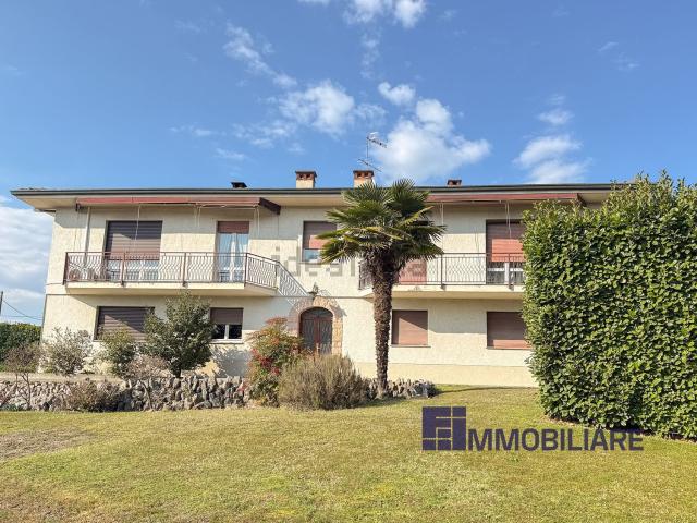 Case e ville in vendita di 308 m² in Via della Necropoli Romana
