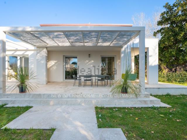 Case e ville in vendita di 308 m² in Via Santocchi M