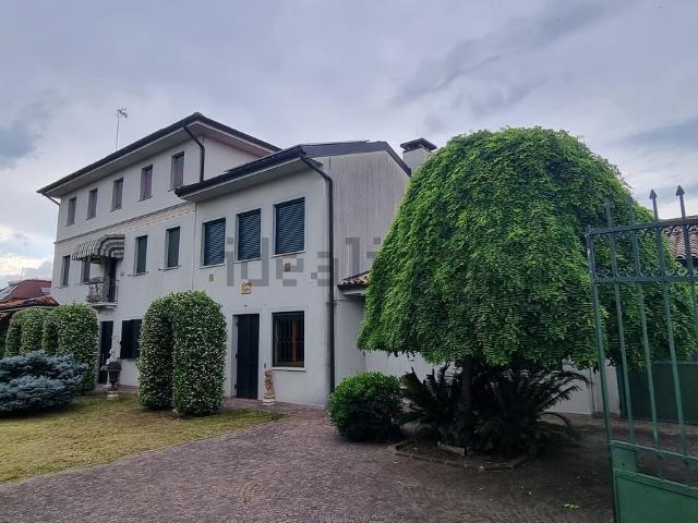Case e ville in vendita di 308 m² in Via Risorgimento, 4