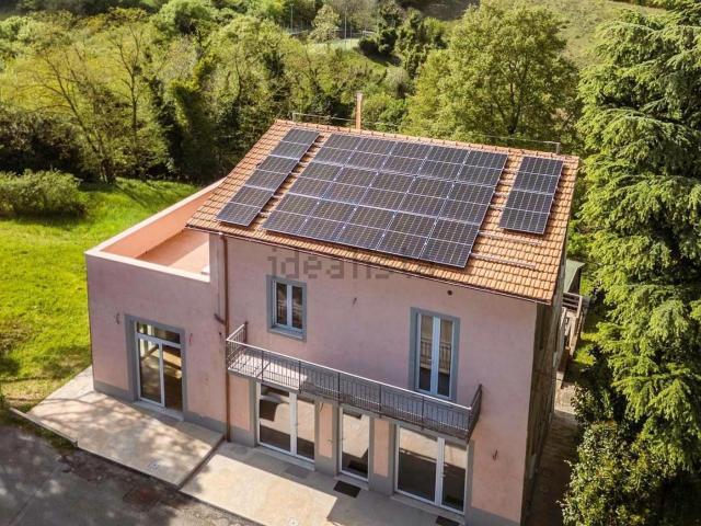 Case e ville in vendita di 308 m² in Strada Provinciale