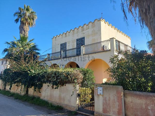 Case e ville in vendita di 309 m² in Via dei Ciclopi, 15