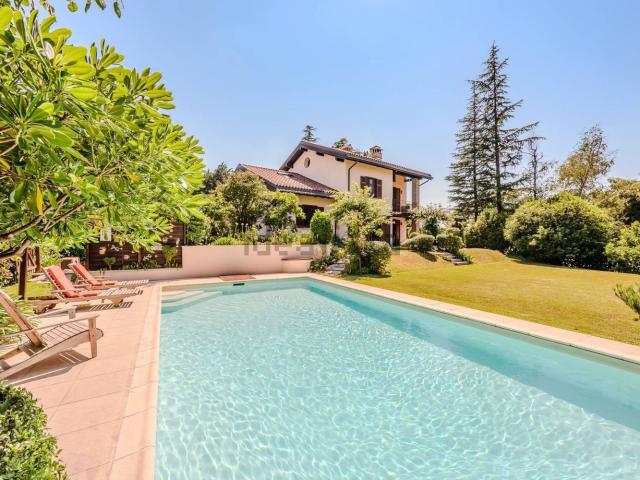 Case e ville in vendita di 309 m² in Via Filippo Bossi