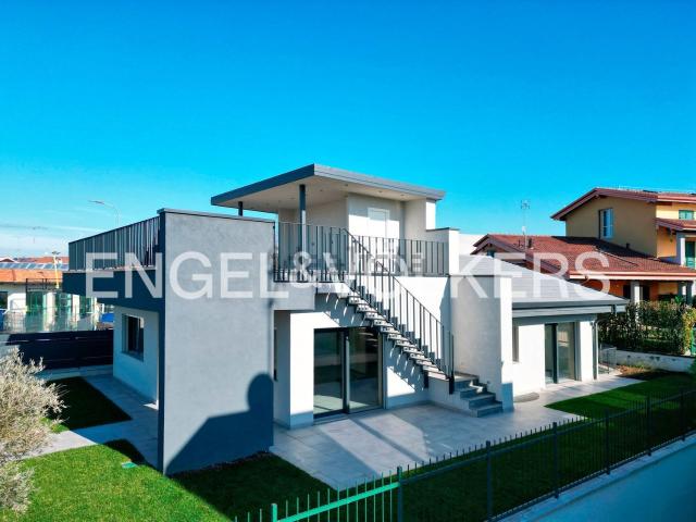 Case e ville in vendita di 309 m² in Via Francesco Cossiga