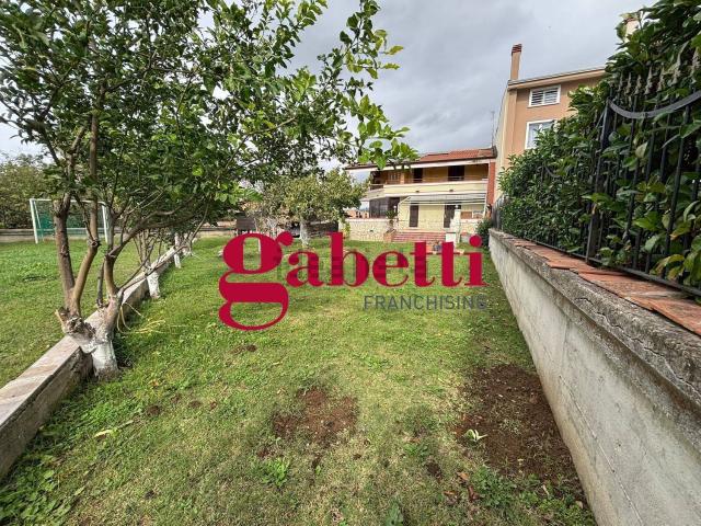 Case e ville in vendita di 309 m² in Via San Eustachio, 144