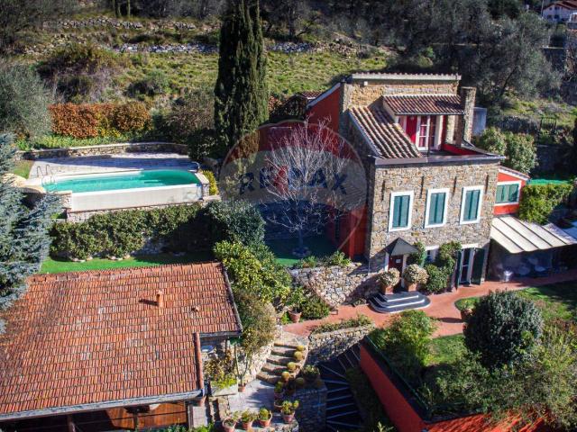 Case e ville in vendita di 310 m²