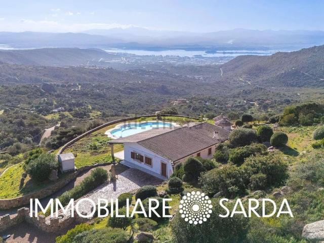 Case e ville in vendita di 310 m²