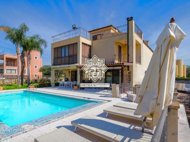 Case e ville in vendita di 310 m² in Traversa Sinerchia