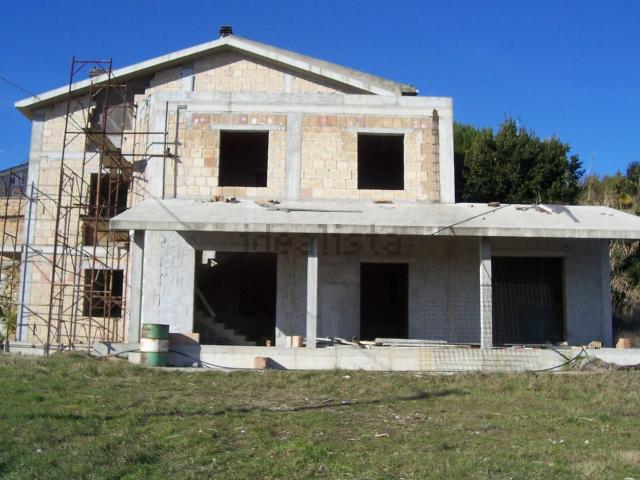 Case e ville in vendita di 310 m² in Via Carlo Alberto Dalla Chiesa