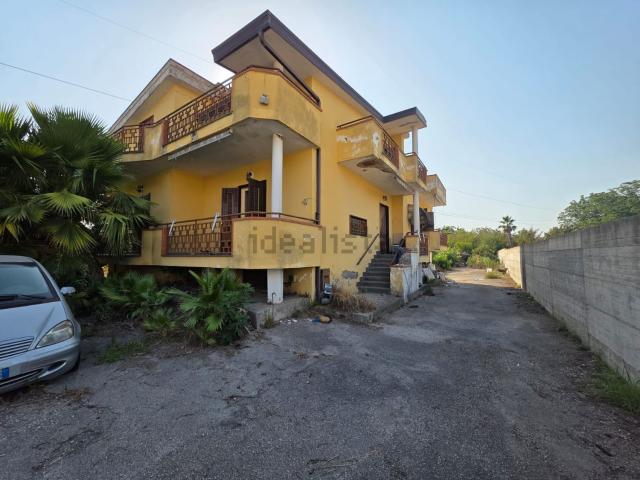 Case e ville in vendita di 310 m² in Via Casalino