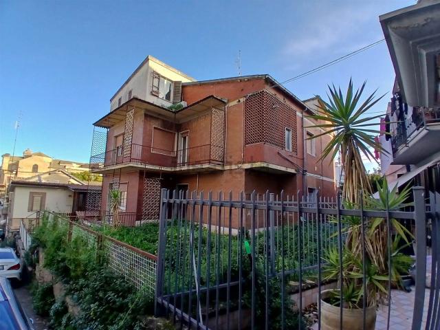 Case e ville in vendita di 310 m² in Via Cuneo, 9