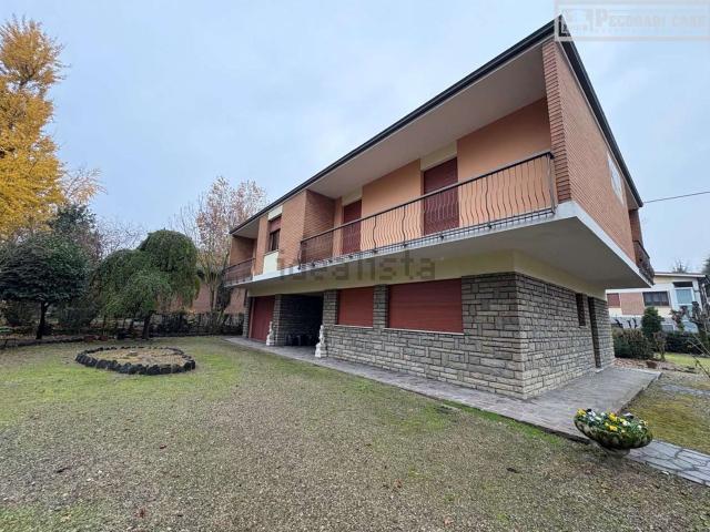 Case e ville in vendita di 310 m² in Via Don C. Ricchi, 3
