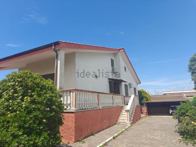 Case e ville in vendita di 310 m² in Via dei Nautili, 70