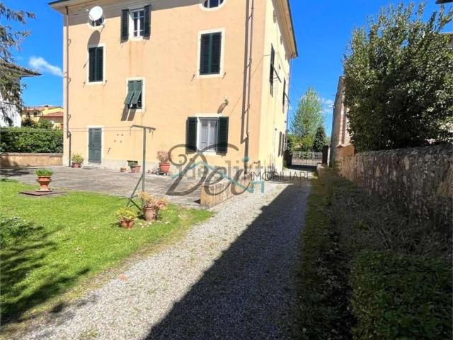 Case e ville in vendita di 310 m² in Via del Blocco, 6