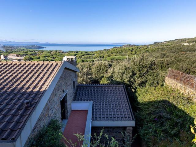 Case e ville in vendita di 310 m² in Via dello Scoiattolo