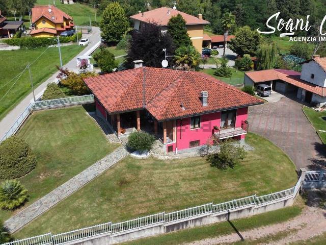 Case e ville in vendita di 310 m² in Via Enea
