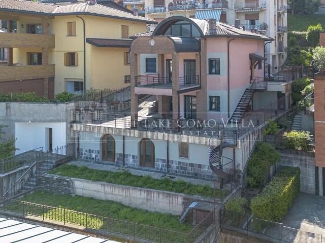 Case e ville in vendita di 310 m² in Via Innocenzo Guaita, 9