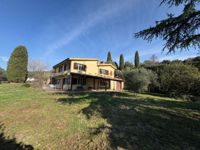 Case e ville in vendita di 310 m² in Via Monte Sughero, 7
