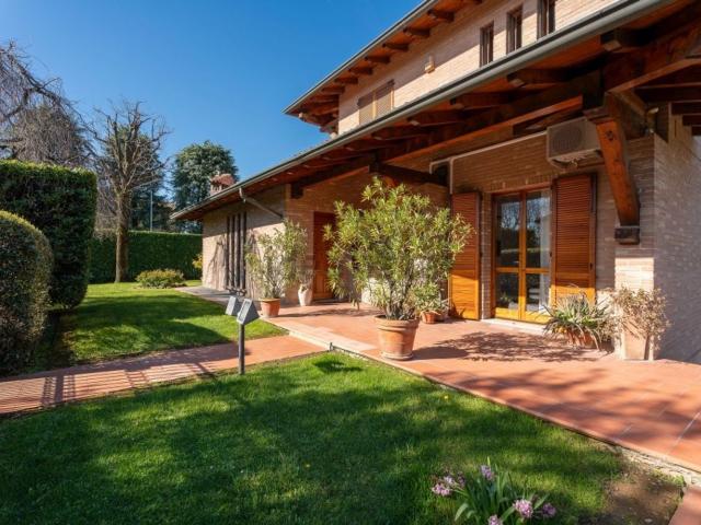 Case e ville in vendita di 310 m² in Via Marco Polo, 23