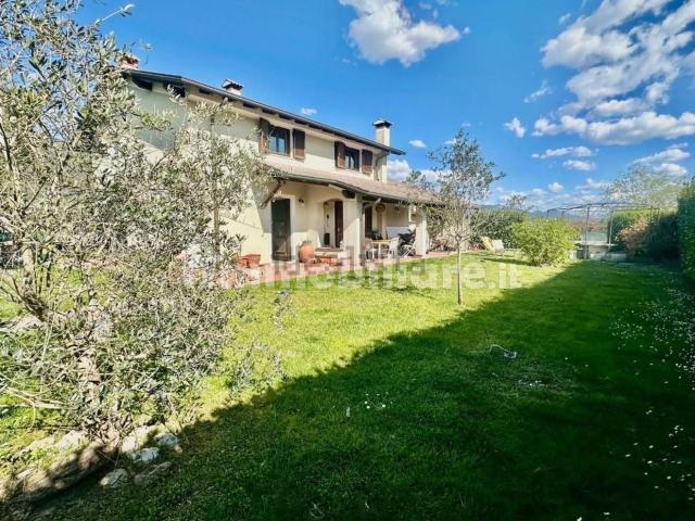 Case e ville in vendita di 310 m² in Via Pelucara