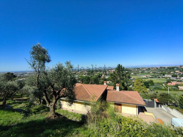 Case e ville in vendita di 310 m² in Via Penna Fredda