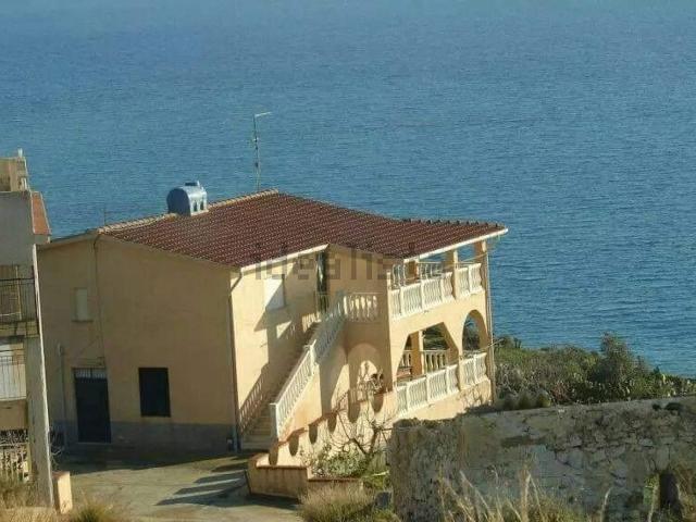 Case e ville in vendita di 310 m² in Contrada Pergole