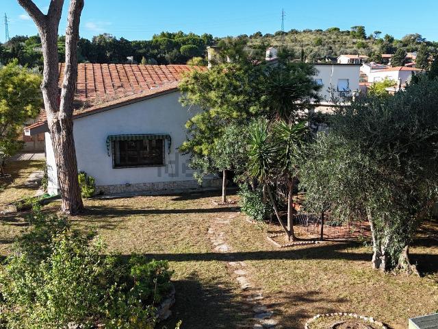 Case e ville in vendita di 310 m² in Località Montemazzano