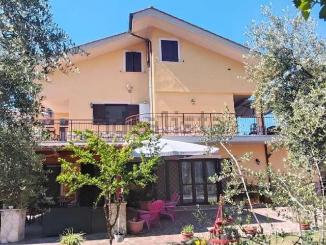 Case e ville in vendita di 310 m² in Località Molino