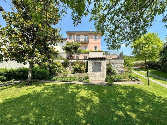 Case e ville in vendita di 310 m² in Strada Tarsi, 18