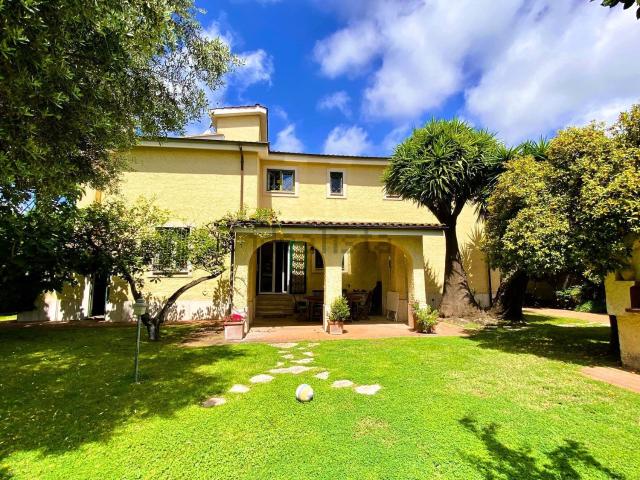 Case e ville in vendita di 311 m² in Via Cesare Pascucci