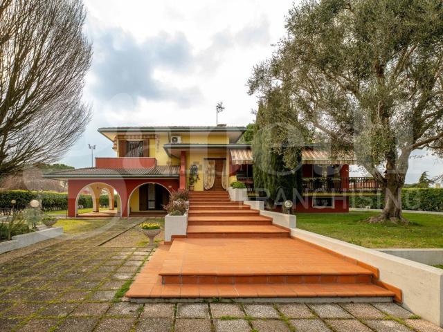 Case e ville in vendita di 311 m² in Via Barbarigo, 40