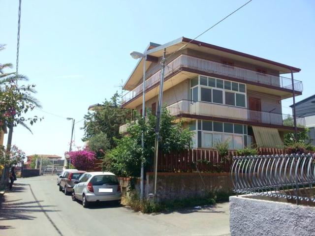 Case e ville in vendita di 311 m² in Via Salvo D&apos Acquisto, 24