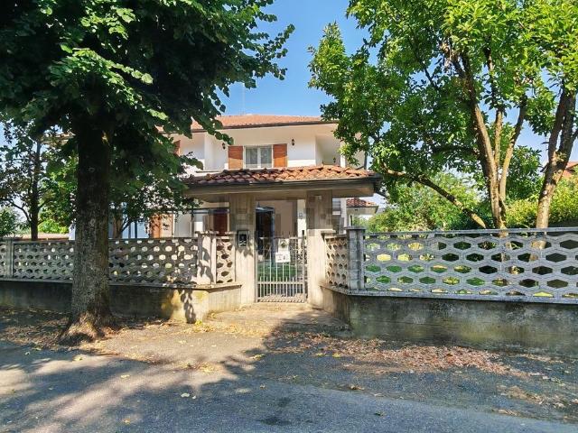 Case e ville in vendita di 311 m² in Via Salvador Allende