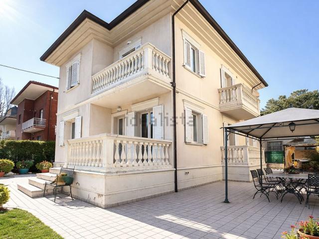 Case e ville in vendita di 311 m² in Viale Bruxelles, 14