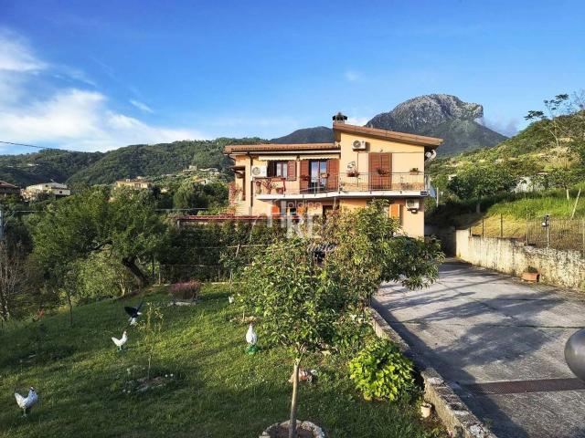 Case e ville in vendita di 311 m² in Contrada Pantaide, 6