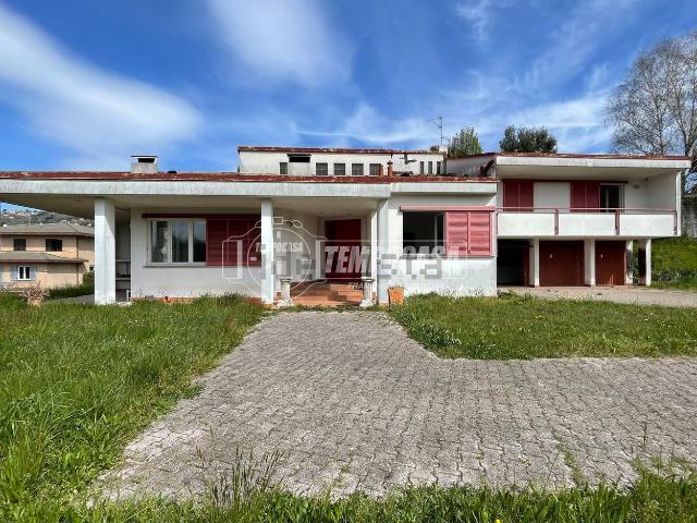 Case e ville in vendita di 312 m² in Via Canzighina, 328