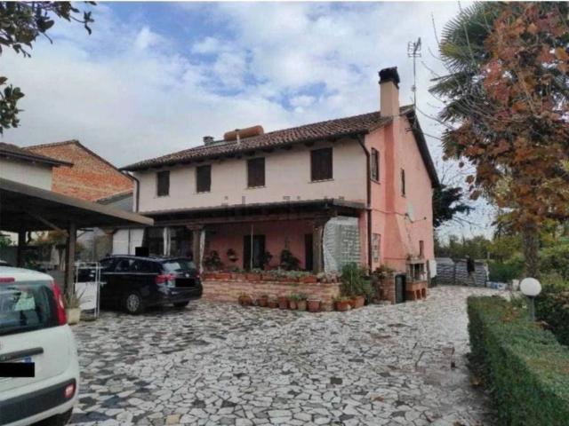 Case e ville in vendita di 312 m² in Via Case Rosse, 13